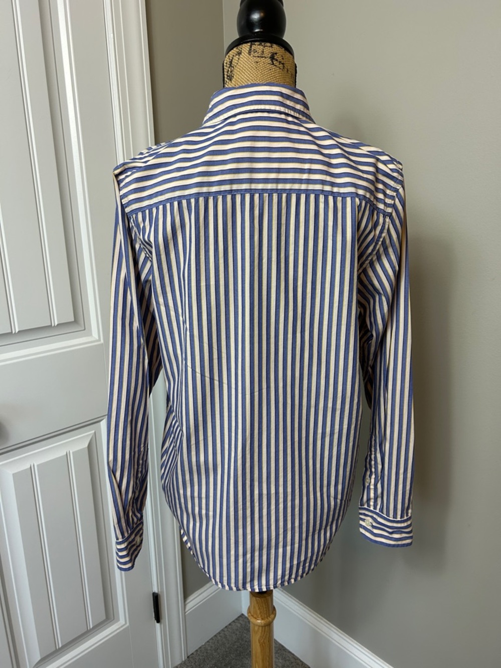 Lauren by Ralph Lauren size medium, button-down, shirt, 100% cotton - Picture 5 of 8